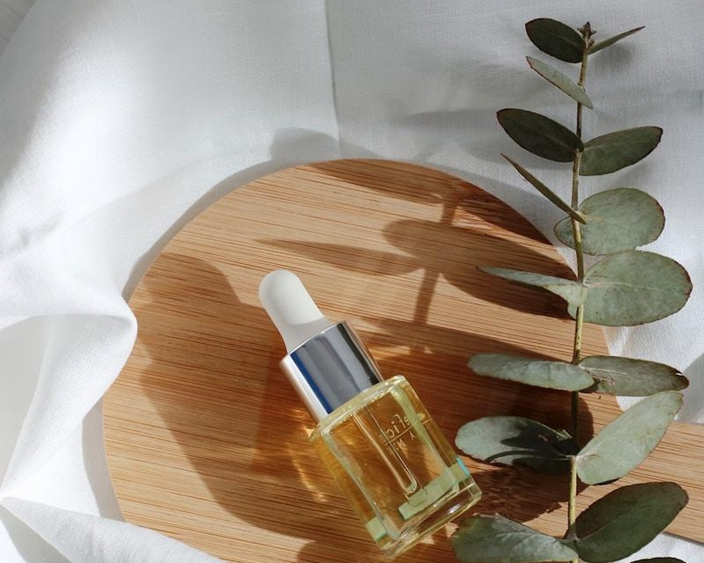 Formules 100% végétales et flacons de soins précieux Atelier Miroir